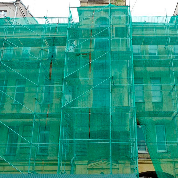 Фасадная сетка защитная, зеленая, 35 г/м², 3*100 м, затенение 35-40% Фасадная сетка защитная, зеленая, 35 г/м², 3*100 м, затенение 35-40%