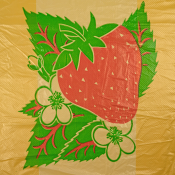 Пакет майка ПНД «Клубника» желтый, 30+16*55см, 25 мкм, 100шт.