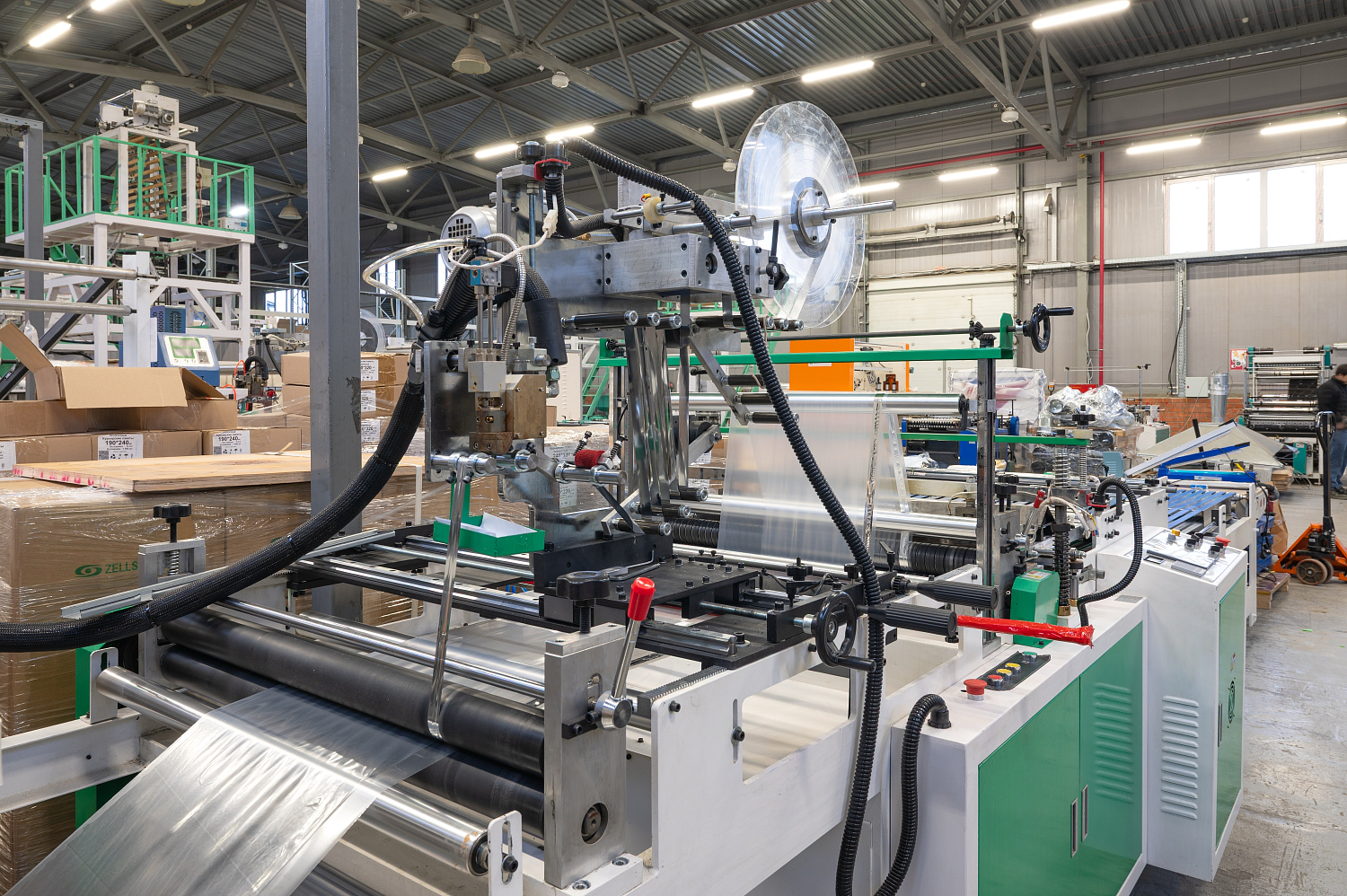 От сырья до упаковки: прямые поставки рукава ПВД